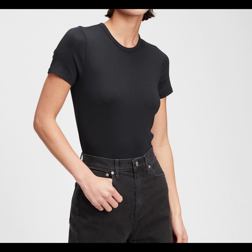 GAP Black Short Sleeve Crewneck Tee